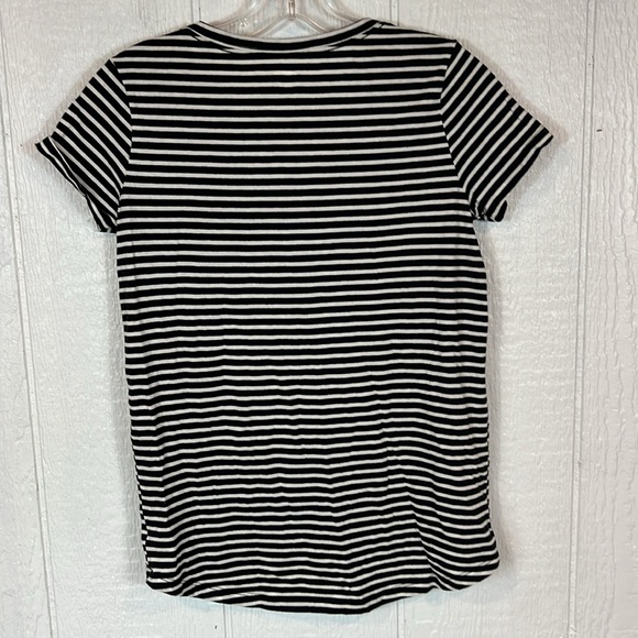 Girls Old Navy Black and White Striped Tee - Picture 4 of 4